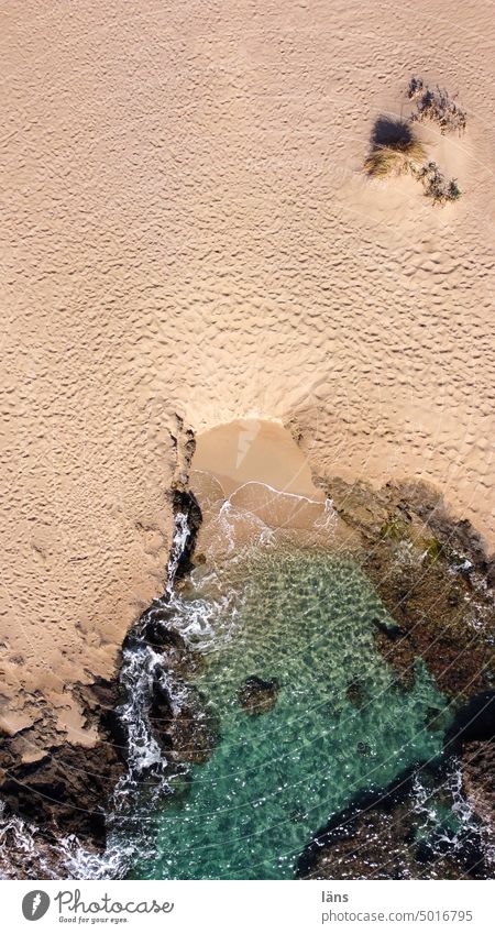 sandige Bucht von oben Strand Sand Meer Küste Kreta Drohnenansicht Urlaub Griechenland Erholung Ferien & Urlaub & Reisen Wasser Mittelmeer Felsen Tourismus