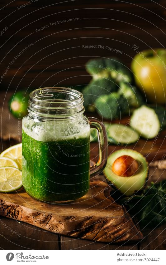 Leckerer Veggie-Smoothie Apfel Avocado Getränk Klinge Brokkoli Zitrusfrüchte Farbe Essen zubereiten Salatgurke Desktop Entzug Diät Esstisch trinken Lebensmittel