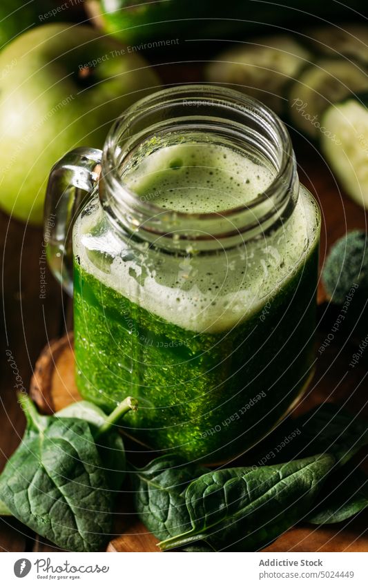 Leckerer Veggie-Smoothie Apfel Avocado Getränk Klinge Brokkoli Zitrusfrüchte Farbe Essen zubereiten Salatgurke Desktop Entzug Diät Esstisch trinken Lebensmittel