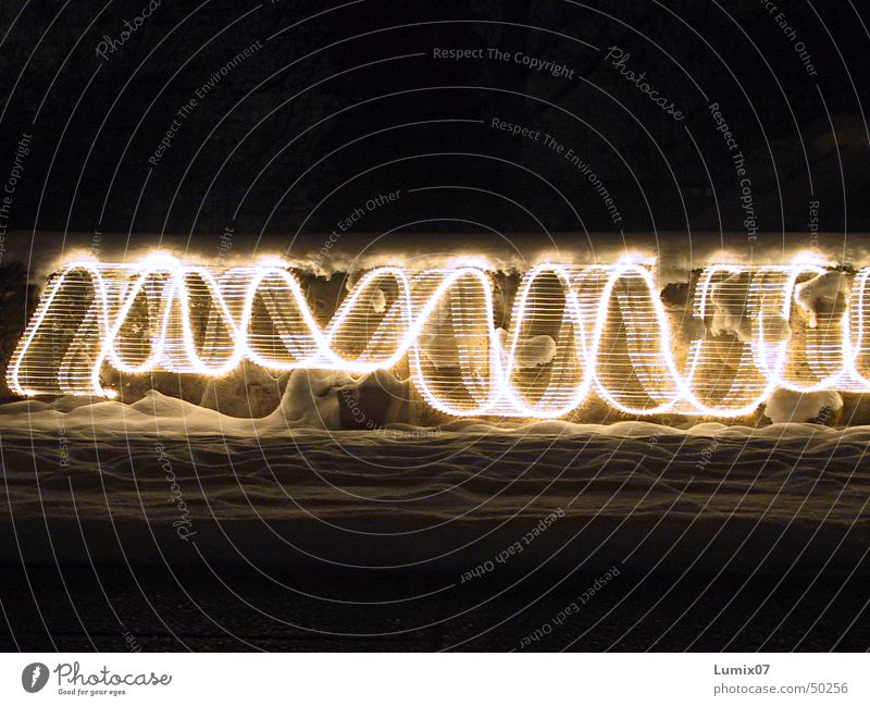 Lichterkette 1 Langzeitbelichtung Streifen Lichtspiel Stil Nacht Lampe Physik verrückt Lichterscheinung Spuren Bewegung Wärme waves longtime lights