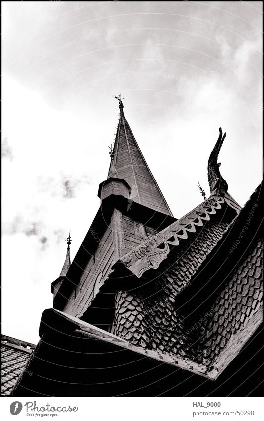 stavkirke detail Bauwerk Holz Wolken Norwegen Skandinavien historisch Wikinger Religion & Glaube Christentum Dach Sommer unten Froschperspektive tief Stabkirche