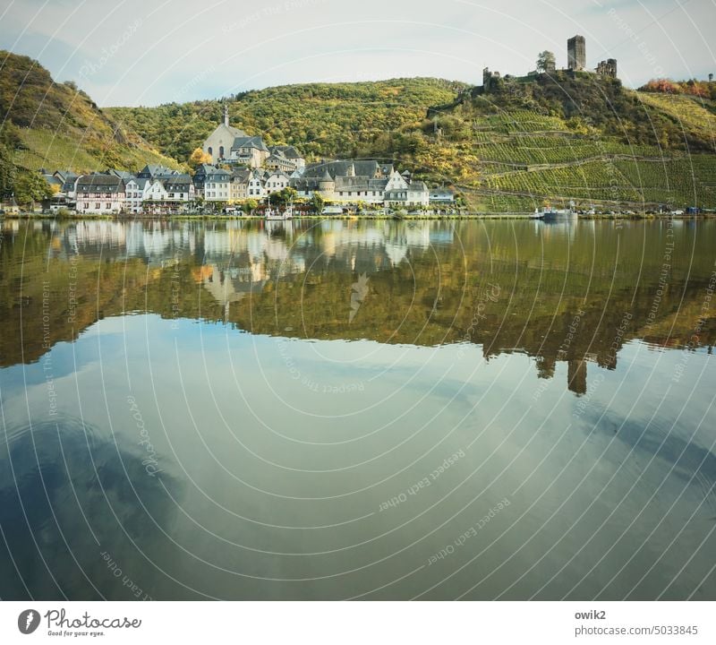 Mollywood Beilstein Dorf Sehenswürdigkeit Fluss Weinbau Moseltal Flussufer Mosel (Weinbaugebiet) Ruhe Idylle Rheinland-Pfalz Landschaft Natur Himmel