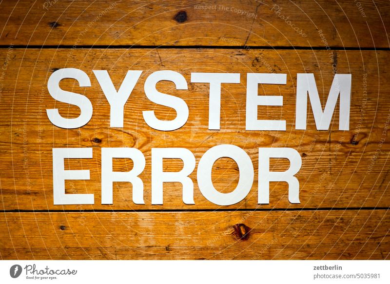 SYSTEM ERROR abstrakt aussage begriff botschaft buchstabe einzelbuchstabe farbe kunst letter message nachricht parole passwort politik satz satzschrift