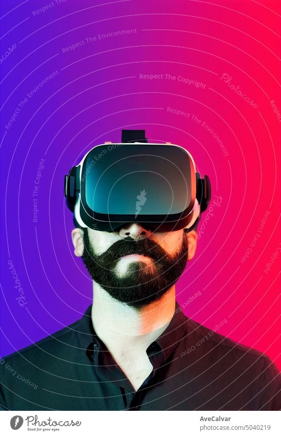 Hipster Mann trägt VR-Headset, Konzept Porträt großen Bart, großen Schnurrbart, moderne Menschen Aktivitäten. Schutzbrille cyber Entertainment Zukunft