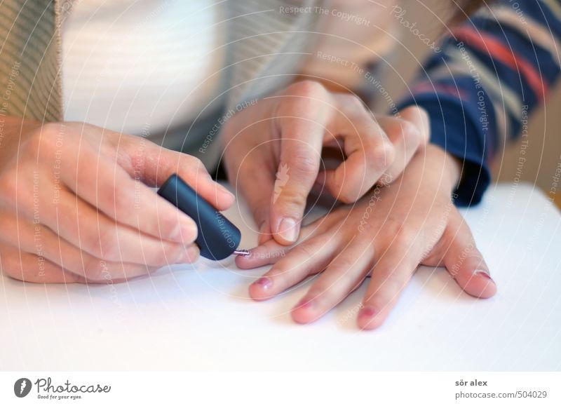 Party-Vorbereitung elegant Stil schön Körperpflege Haut Maniküre feminin Mädchen Frau Erwachsene Mutter Hand Finger Fingernagel 2 Mensch 3-8 Jahre Kind Kindheit