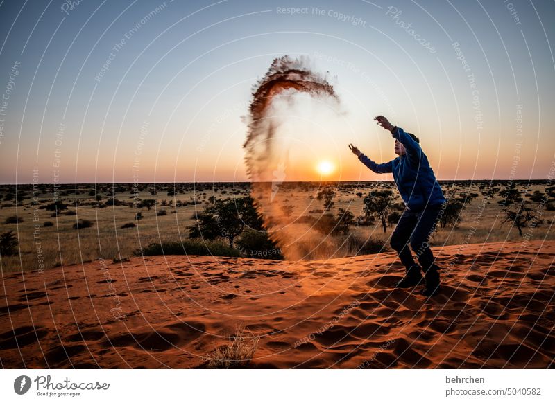 *3 3 0 0* lichtmomente Spuren Freude Spielen glücklich fröhlich ausgeglichen Kindheit Junge Kalahari Himmel weite Sonnenlicht wunderschön Dämmerung fantastisch