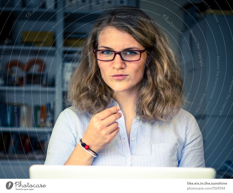 hallo, was kann ich für dich tun!? Raum Lehrer Studium lernen Student Arbeit & Erwerbstätigkeit Beruf Büroarbeit Arbeitsplatz feminin Junge Frau Jugendliche