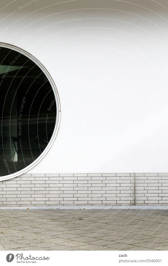 Das Halbrunde muss ins Eckige Fassade Wand Mauer Außenaufnahme Haus Architektur Fenster Grafische Darstellung abstrakt Strukturen & Formen Gebäude Linie