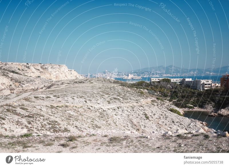 Viele Wege führen nach Marseille Insel Iles du Frioul Felsen Mittelmeer Südfrankreich Landschaft Mediterran weiß Türkis Bucht Notre Dame de la Garde