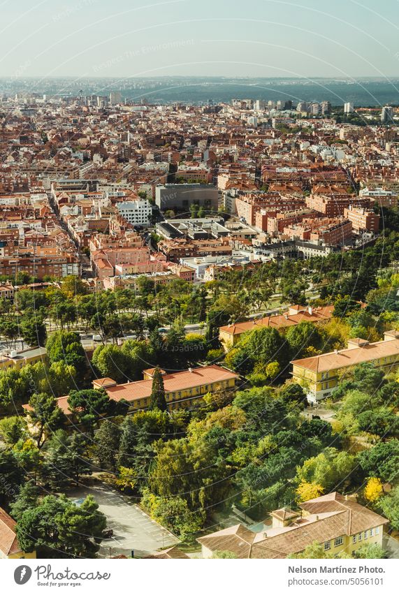 Luftaufnahme von Madrid Plaza de Castilla Turm Ansicht Antenne europa Örtlichkeit Ort Metropole Architektur Stadtlandschaft Metropolitan Wolkenkratzer Dämmerung