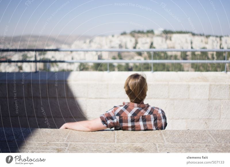 Enjoy the view Israel Jerusalem Blick Ferne schweifen ruhig bewegungslos Erholung geradeaus überblicken Stadt Stein Schatten Mann Jugendliche Junger Mann