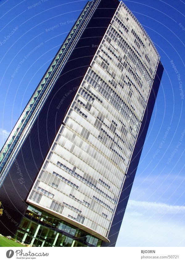 der etwas andere Pferdestall... Bürogebäude Arbeitsplatz Haus Fenster Hochhaus Gebäude Gras Grünfläche Hauptstelle Nordrhein-Westfalen Wolken Macht groß