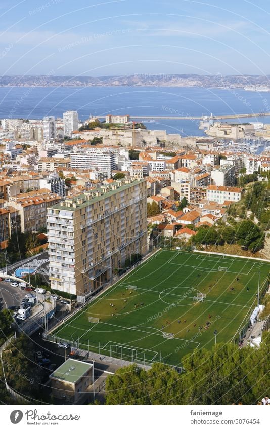 Le stade en ville Marseille Fussball Training Sport Stadt Frankreich urban Mittelmeer südfrankreich feld Stadion