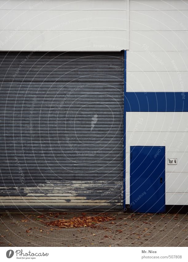 tür ins blaue Arbeitsplatz Handel Güterverkehr & Logistik Feierabend Industrieanlage Fabrik Gebäude Mauer Wand Fassade Tür Spedition Warenannahme Tor Blatt