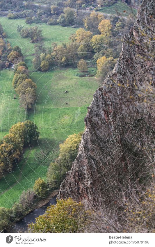 Steilvorlage für Wanderer:innen - Berg und Tal bad münster am stein steil hoch berg und tal Herausforderung Berge u. Gebirge Landschaft Felsen Außenaufnahme