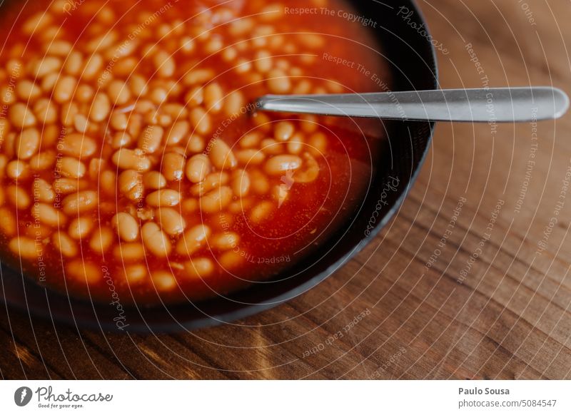 Teller mit gebackenen Bohnen konserviert Backwaren gebackene Bohnen Ernährung lecker Essen Lebensmittel frisch Farbfoto Dosennahrung Foodfotografie bearbeitet