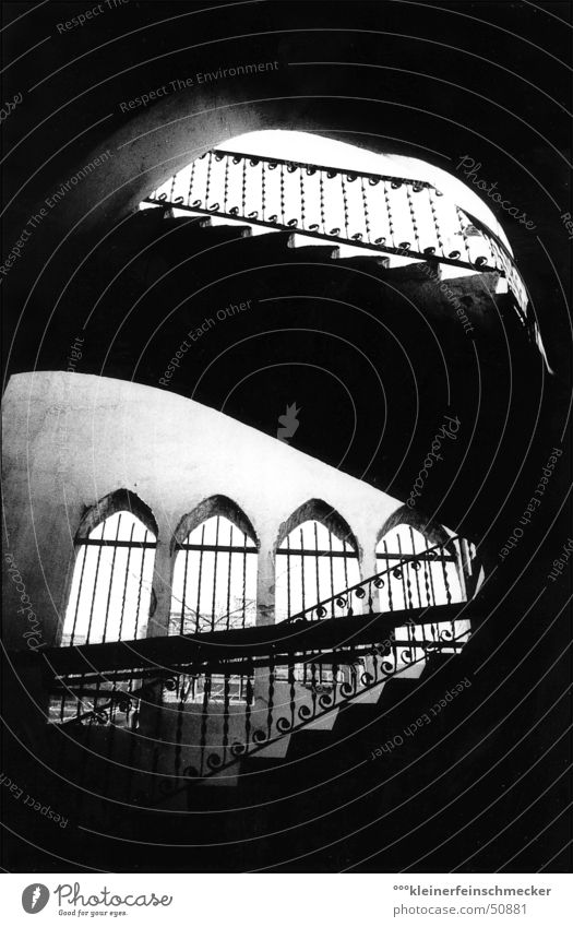 Treppe - Arena del Toros Barcelona Stierkampfarena schwarz Licht dunkel Stimmung Lichteinfall Ambiente aufsteigen Architektur Schwarzweißfoto arena del toros