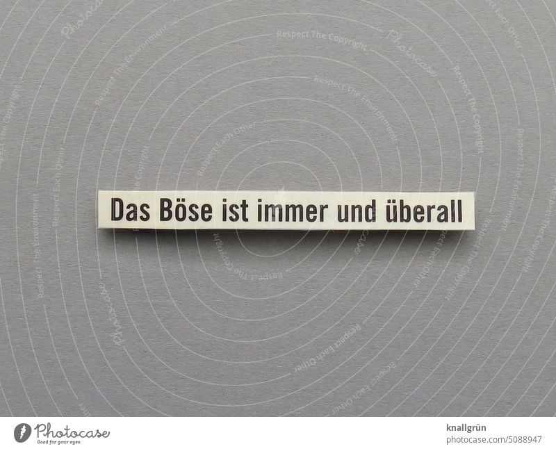 Das Böse ist immer und überall Misstrauen böse Vorsicht vorsichtig aufpassen Angst gefährlich bedrohlich Sicherheit Schutz Wachsamkeit Überwachung beobachten