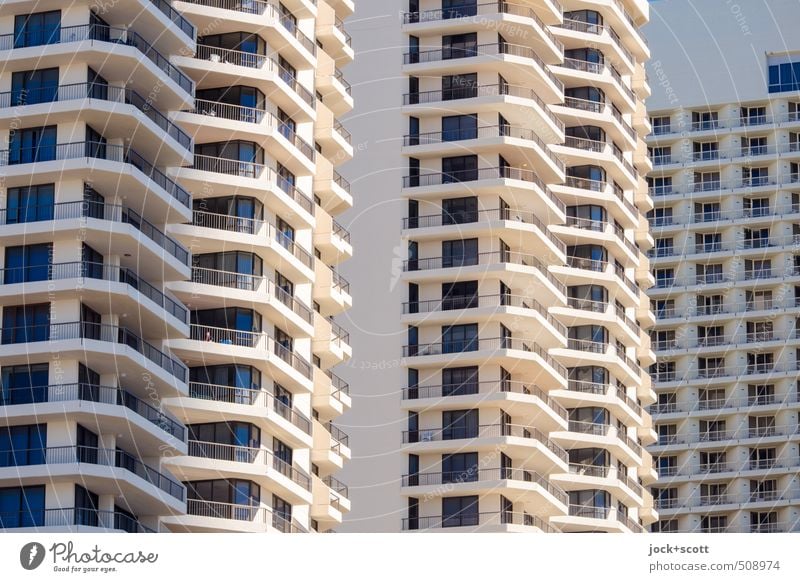 balcony Stil Wärme Queensland Hochhaus Hotel Fassade Balkon Fenster Beton leuchten eckig modern gleich Ordnung Symmetrie Reichtum Block Sonnenseite Etage