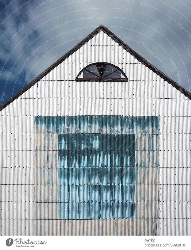 Wandteppich Haus Totale Mauer Wandverkleidung Metall Detailaufnahme Farbfoto verwaschen türkis grau Strukturen & Formen Kontrast Muster Menschenleer