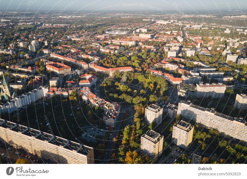 Wohngebäude in einer europäischen Stadt, Luftaufnahme. Breslau, Polen Großstadt Antenne Stadtbild wohnbedingt Ansicht Architektur Gebäude Straße Revier urban