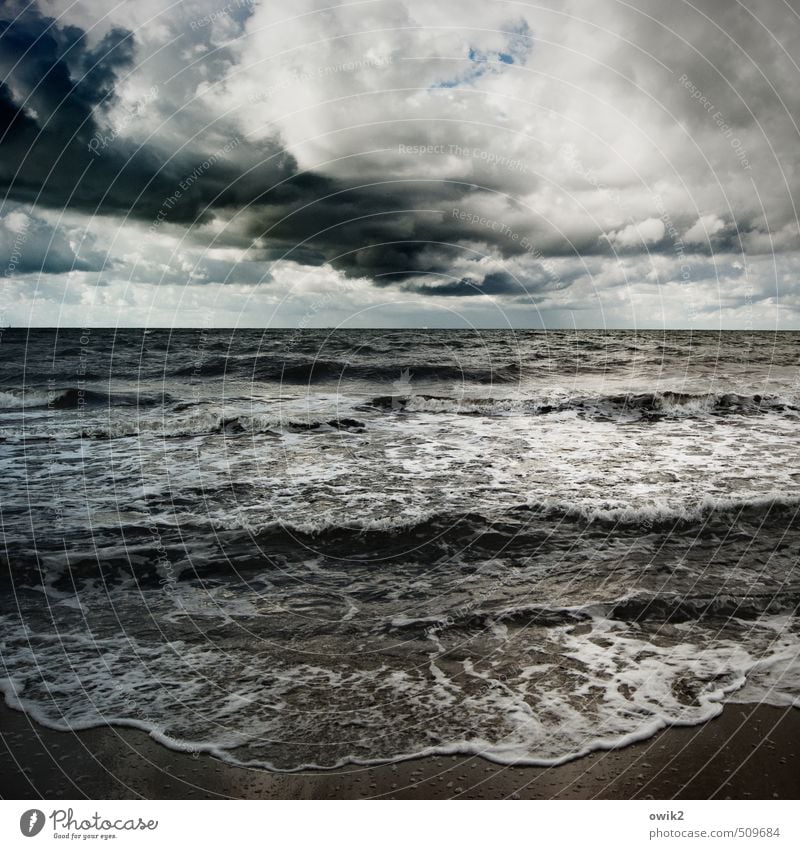 Badewanne Umwelt Natur Landschaft Urelemente Sand Wasser Himmel Gewitterwolken Horizont Klima schlechtes Wetter Unwetter Wellen Küste Ostsee bedrohlich dunkel