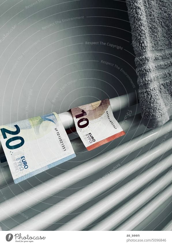 Heizkosten Heizung Geld Geldschein 20 Euro 10 Euro sparen Bargeld Geldscheine Wirtschaft Inflation Energiekrise heizen bezahlen teuer Heizkörper Finanzen