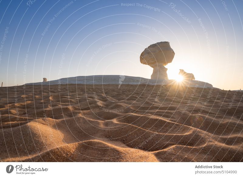 Erstaunliche Szenerie der Wüste im Sonnenuntergang Landschaft wüst Natur Gelände Tal Dürre trocken Sand Himmel Umwelt trocknen wolkenlos ruhig wasserlos Abend