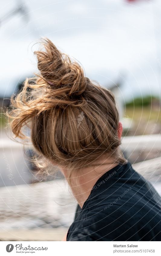 Porträt von hinten Menschen Erwachsener attraktiv blond Geflecht niedlich Auge Gesicht Mode traumhaft Behaarung Frisur Glück Kopf Dame Lippen lang Blick machen