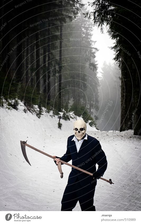 Früher oder später Halloween androgyn Körper 1 Mensch Umwelt Natur Landschaft Winter Nebel Schnee Wald Maske Sense Sensenmann Zeichen stehen außergewöhnlich