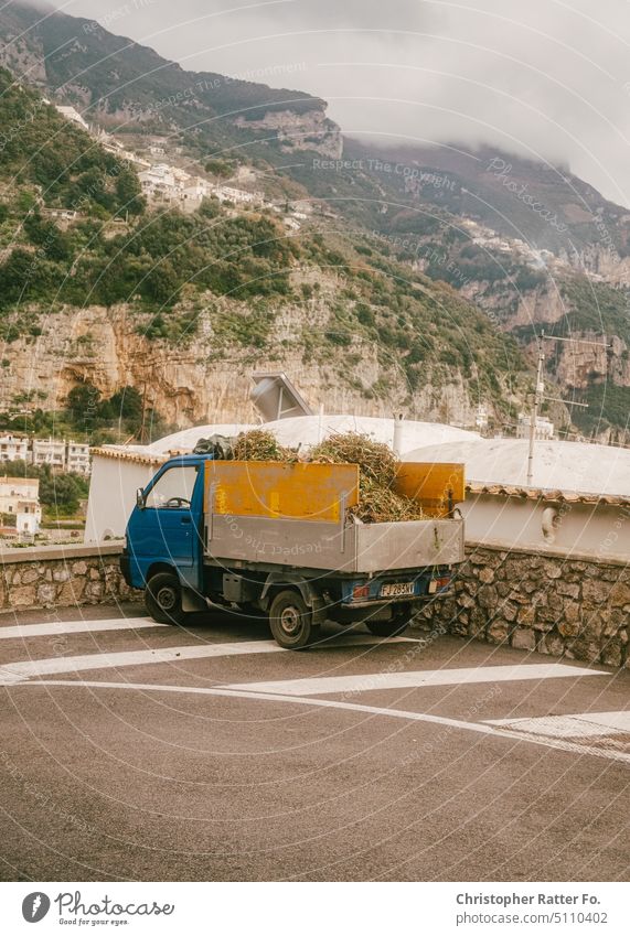 Possitano ist im Sommer überlaufen. Im Winter macht es sich bereit für die Hochsaison. Filmlook Tourismus warm Tourist Himmel Textfreiraum Urlaub