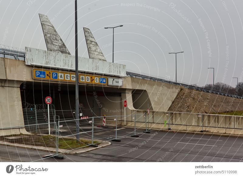 Flughafen Tegel architektur berlin deutschland flughafen hauptstadt himmel skyline stadtbezirk straßenfotografie street photography städtereise szene szenerie