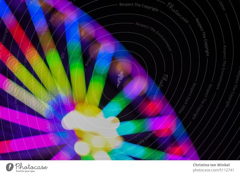 Auf ein farbenfrohes neues Jahr! Guten Rutsch! Riesenrad Drehung Attraktion rund Unschärfe drehen hoch Bewegung Jahrmarkt Schwindelgefühl Ausblick Höhe