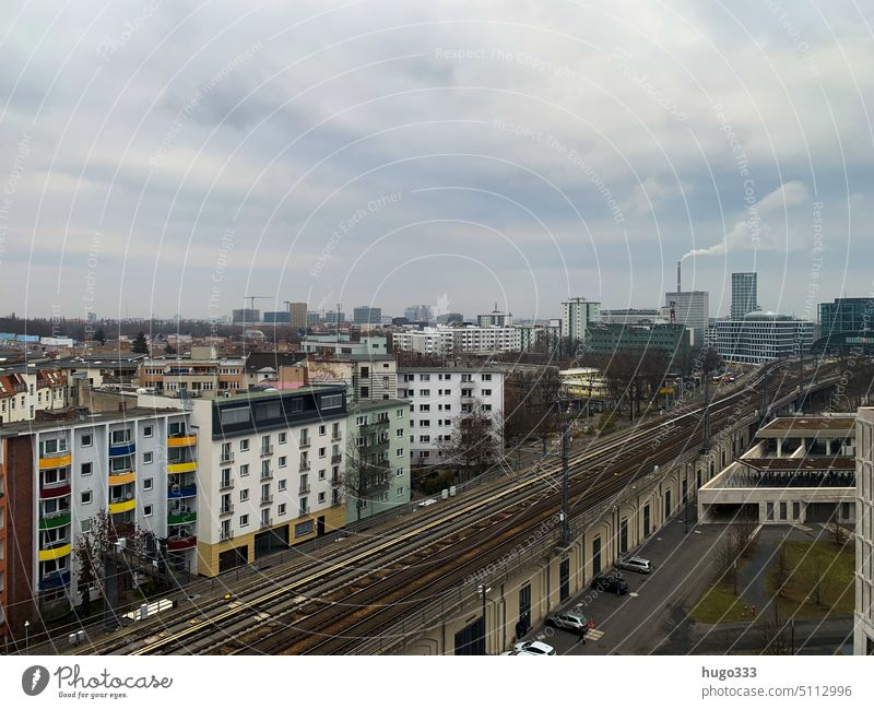 Blick über Mitte panorama Berlin-Mitte Ostberlin Hauptbahnhof urban Häuser Charité Stadt Deutschland Schornstein Winter Energie heizen Großstadt autos Himmel