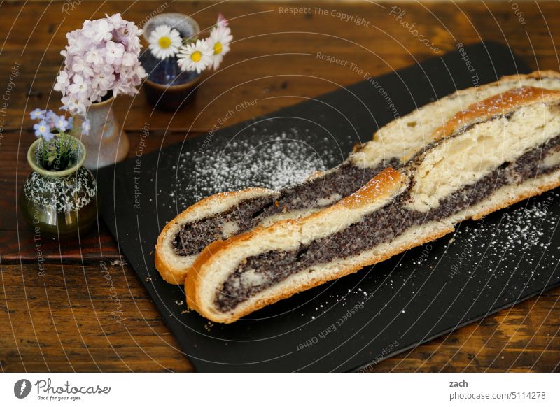 Der Mensch lebt nicht von Lebkuchen allein | er braucht auch Mohnstollen Kuchen Stollen mohnschnecke mohnstollen Foodfotografie Food-Fotografie