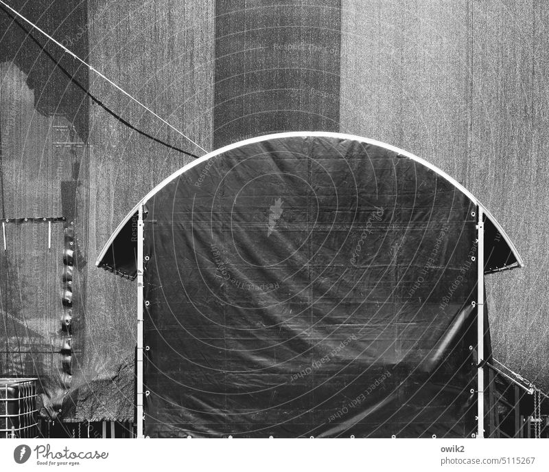 Hinterbacke Bühne Detailaufnahme Wetterschutz Abdeckung Menschenleer Strukturen & Formen Außenaufnahme ruhig Dach Gestänge Freilichtbühne Technik & Technologie