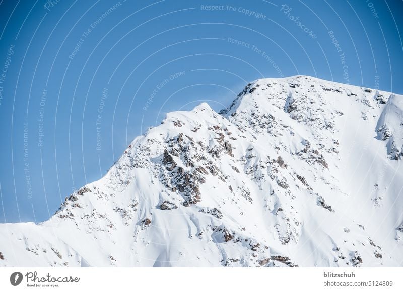 Zwei Freeride Skifahrer im Aufstieg in Graubünden, Lenzerheide snow powder freeride schnee tiefschnee schweiz graubünden graubuenden suisse alps alpen