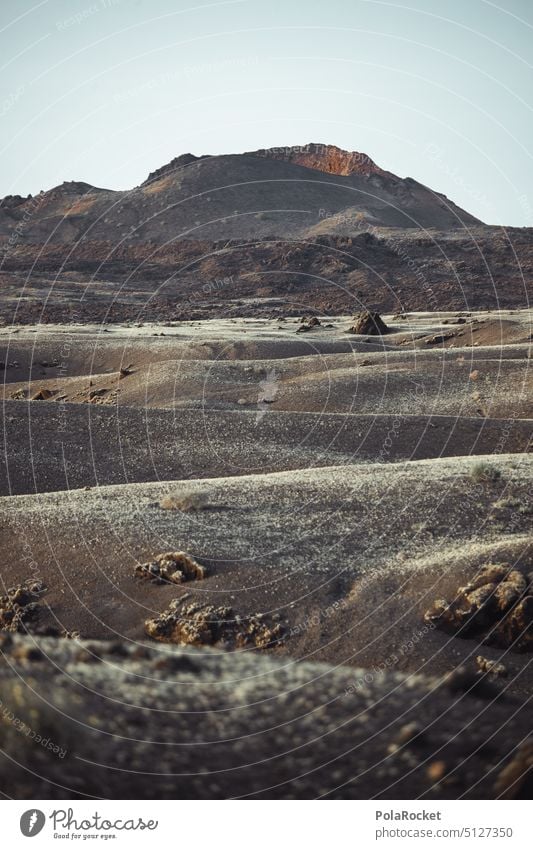 #A0# Am Beginn Vulkan krater vulkanisch Vulkankrater Vulkaninsel vulkangestein Vulkanologie Vulkanismus Vulkane Kanaren Lanzarote Landschaft mächtig Natur