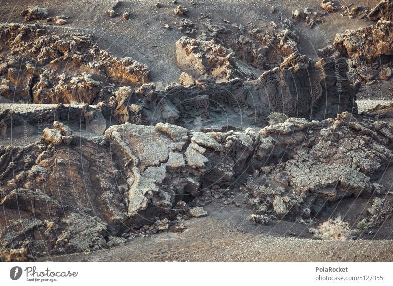 #A0# Am Beginn Vulkan krater vulkanisch Vulkankrater Vulkaninsel vulkangestein Vulkanologie Vulkanismus Vulkane Kanaren Lanzarote Landschaft mächtig Natur