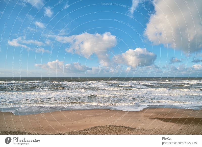 Meer und Strand in Dänemarks Westen Nordsee Wasser Nordseeküste Wellen Brandung Küste Ferien & Urlaub & Reisen Sand Natur Himmel Außenaufnahme blau Umwelt