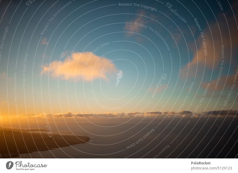 #A0# Steilküste Küste Wellen Famara Sonnenlicht Sonnenuntergang Sonnenaufgang Sonnenstrahlen Sonnenschein Himmel Urlaub Urlaubsstimmung Urlaubsfoto Urlaubsort