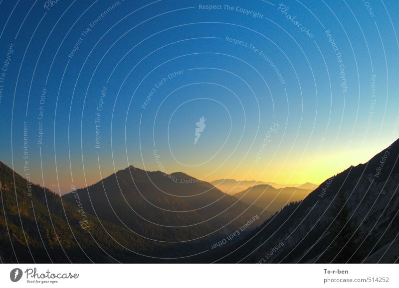 Bergmorgen Freizeit & Hobby Ausflug Berge u. Gebirge Umwelt Landschaft Himmel Wolkenloser Himmel Sonnenaufgang Sonnenuntergang Sonnenlicht Sommer Schönes Wetter