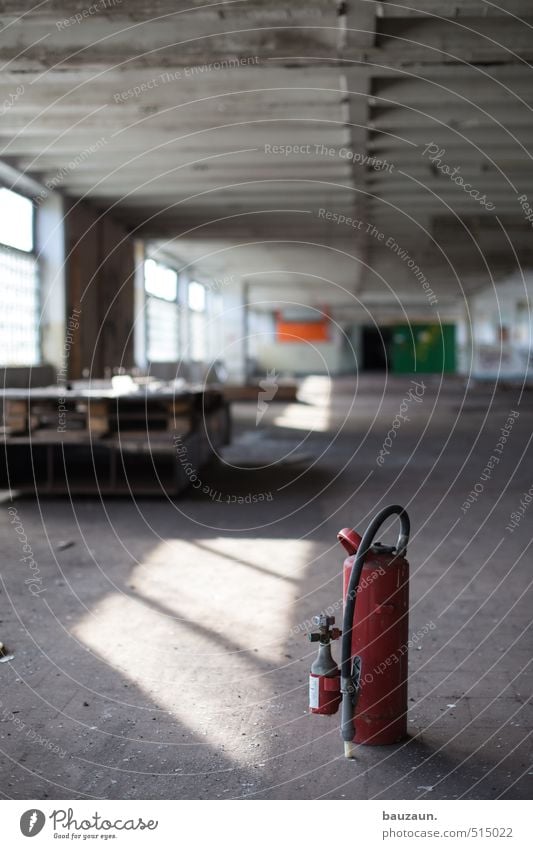 ut ruhrgebiet | wenn's mal zu heiss wird. Baustelle Fabrik Industrie Feuerlöscher Industrieanlage Ruine Mauer Wand Fassade Fenster Tür Beton gebrauchen trashig