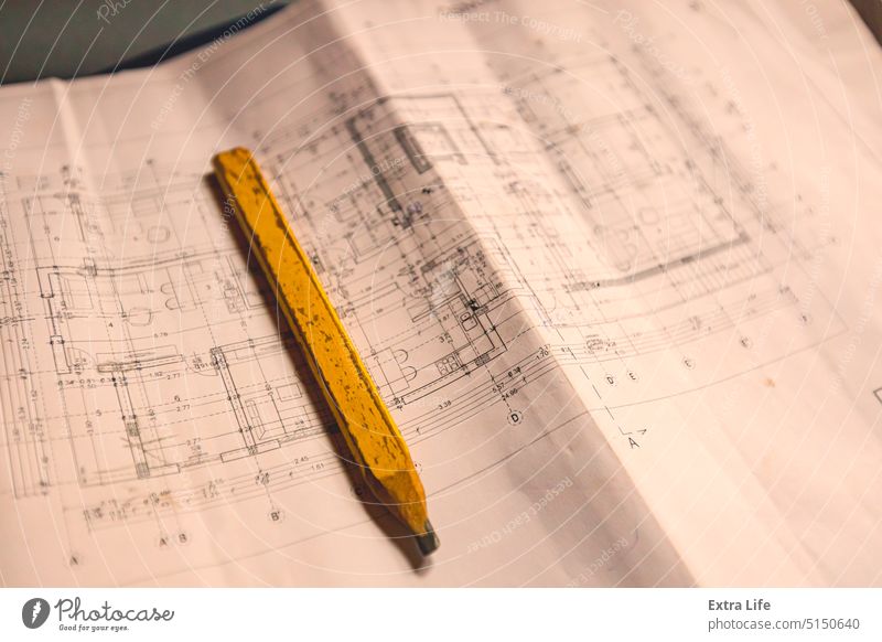 Mauerwerk Graphitstift auf Architekturzeichnung, Grundrissplan auf Papier Verwaltung unter architektonisch Bauplan Baustelle Zimmerer Tiefbau komplex