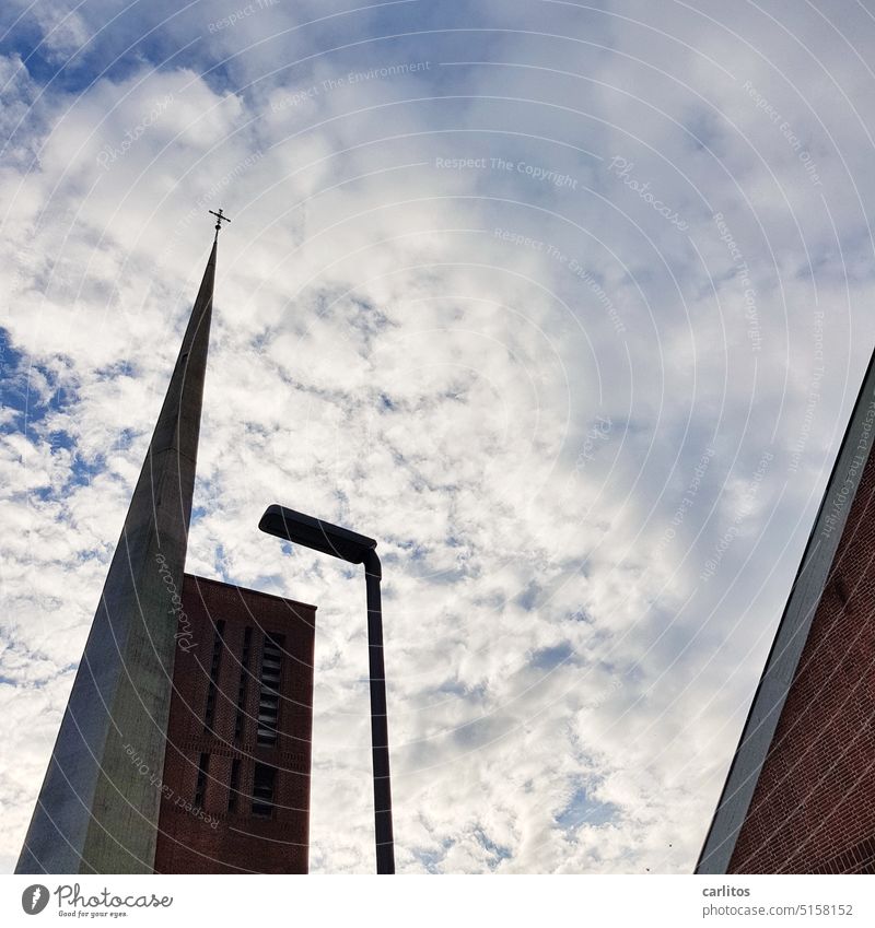 Seelenabschussrampe | Andere Perspektive, selbes Ergebnis Kirche Turm Laterne Architektur Gebäude Sehenswürdigkeit Religion & Glaube Kreuz Gegenlicht