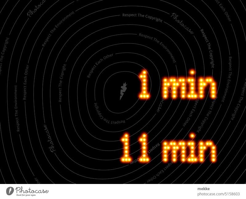 Im Takt... wenn mal nicht gestreikt wird Anzeige digital Wartezeit Bildschirm Minuten Zeit Haltestelle Bahn Straßenbahn Tram S-Bahn U-Bahn Display Verkehr