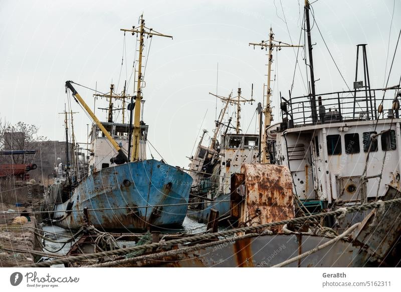 altes Schiff in der Ukraine auf Grund gelaufen Berdjansk Kherson mariupol Odessa Verlassen verirrt Strand groß Boot Ladung Katastrophe Küste Konflikt Krise