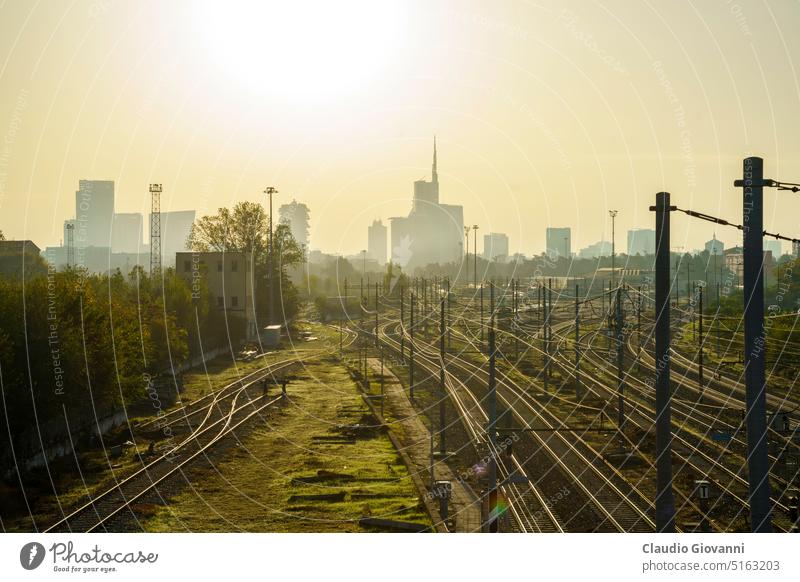 Mailand: Eisenbahnen ab Ponte della Ghisolfa Europa Italien Lombardei Porta Garibaldi Porta Nuova Architektur Gebäude Großstadt Stadtbild Farbe Tag Außenseite