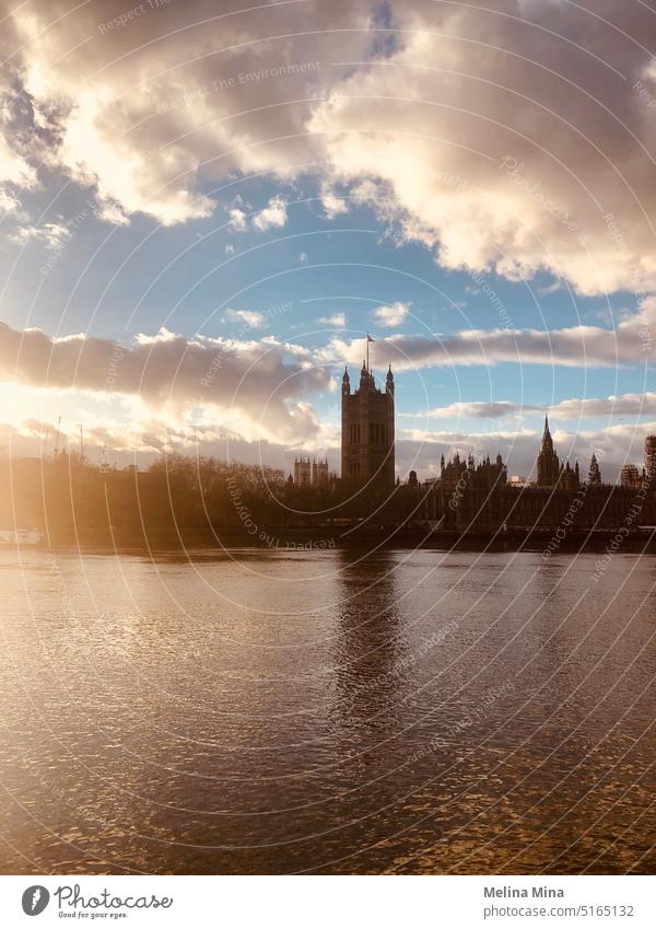 Big Ben bei Sonnenuntergang London Westminster Bridge Themse Sonnenuntergangsstimmung Sonnenuntergangshimmel Sonnenuntergangslicht England Himmel Sightseeing