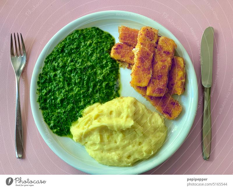 Seniorenteller Essen essen und trinken Essen zubereiten Lebensmittel Essen und Trinken Farbfoto Mahlzeit Nahaufnahme Ernährung Foodfotografie Abendessen Speise